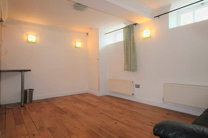 1 Bedroom Apartment To Rent In Charrington House, Cephas Avenue, London, E1