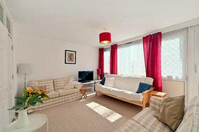 3 Bedroom Flat To Rent In Ford Road, London, E3