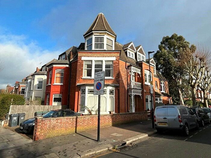 2 Bedroom Apartment To Rent In Tetherdown, London, N10