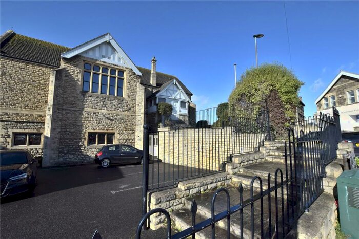 3 Bedroom Garage / Parking To Rent In West Avenue, Bath, BA2