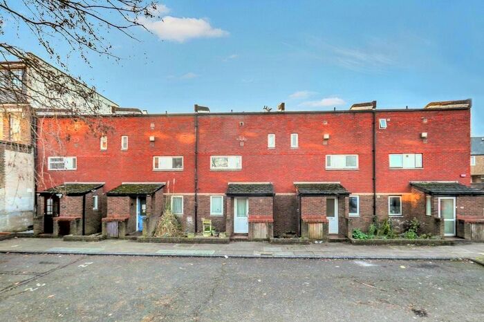 4 Bedroom Town House To Rent In Rounton Road, London, E3