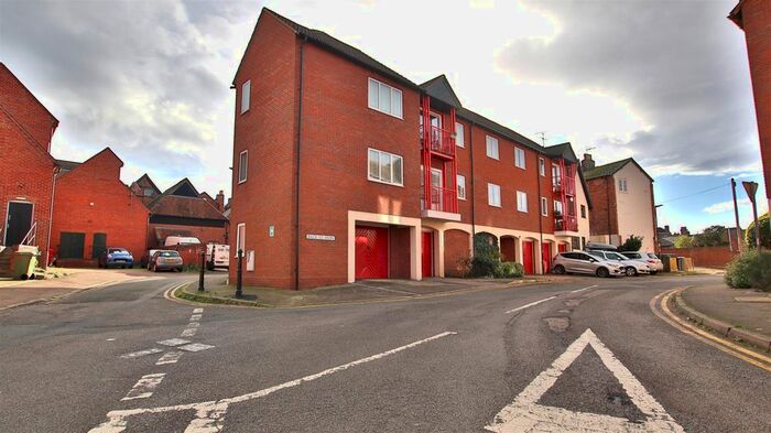 2 Bedroom Flat For Sale In Collins Court, Back Of Avon, Tewkesbury, GL20