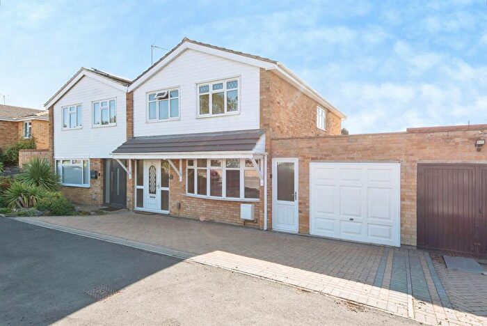 4 Bedroom Detached House For Sale In Dryden Crescent, Stevenage, SG2