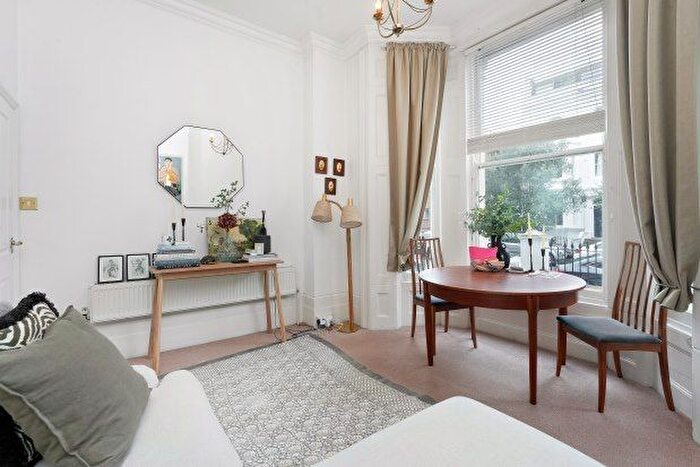 1 Bedroom Flat To Rent In Aldridge Road Villas, Westminster, W11