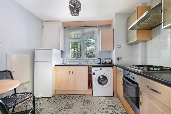 3 Bedroom Flat For Sale In Newington Green Road, London, N1