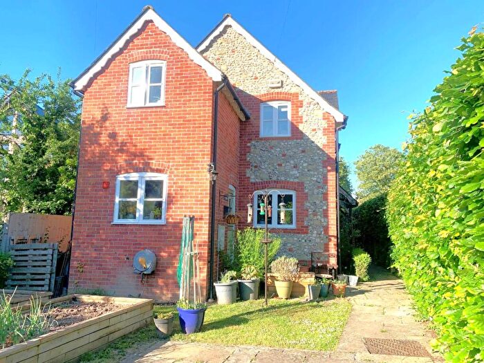 3 Bedroom Detached House For Sale In Salisbury Road, Shrewton, Salisbury, SP3