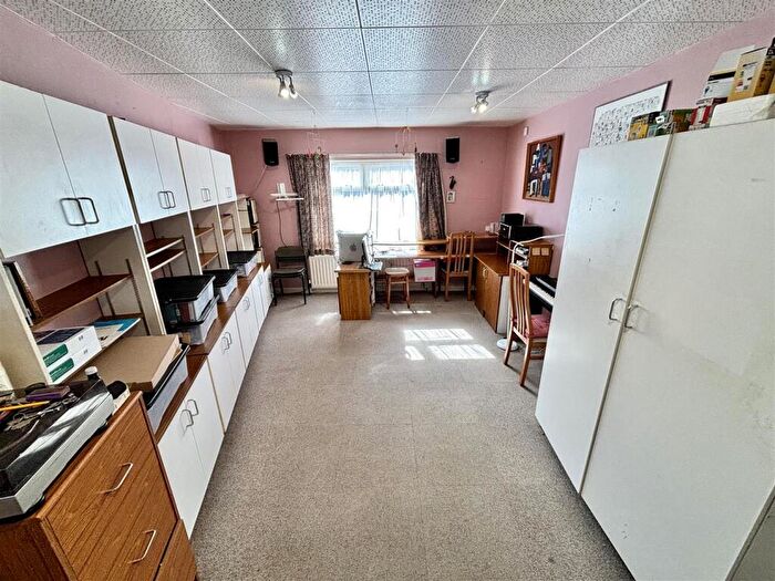 3 Bedroom Detached House For Sale In Wantage Road, Carrville, Durham, DH1