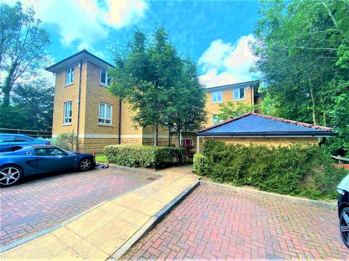 2 Bedroom Flat To Rent In Caterham, CR3