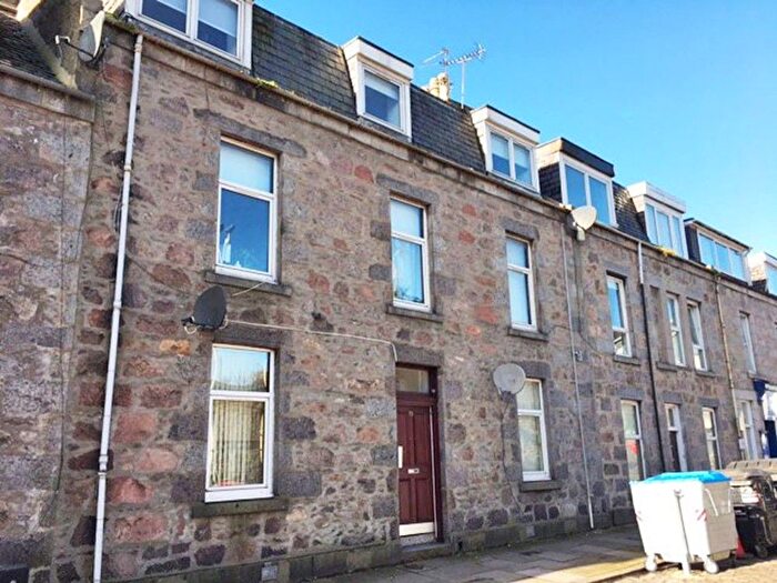 2 Bedroom Flat To Rent In E Charlotte Street, Aberdeen, Tfl, AB25