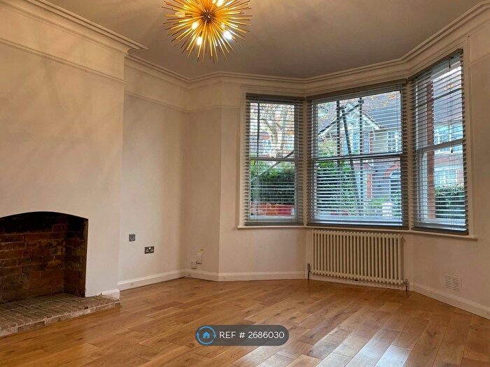 1 Bedroom Flat To Rent In Stately Court, Luton, LU3