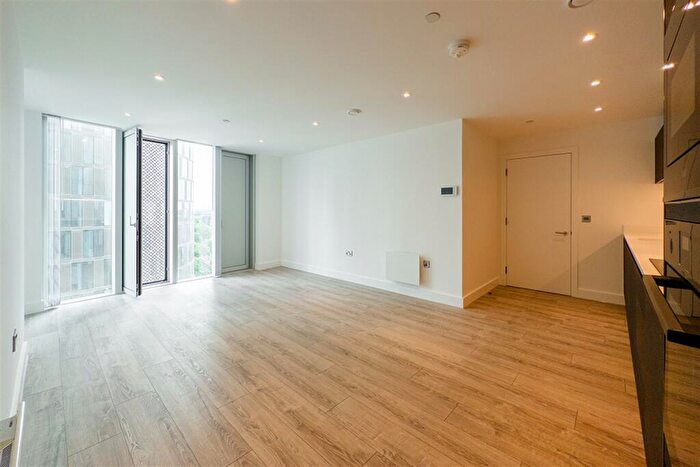 1 Bedroom Apartment To Rent In The Blade, M15