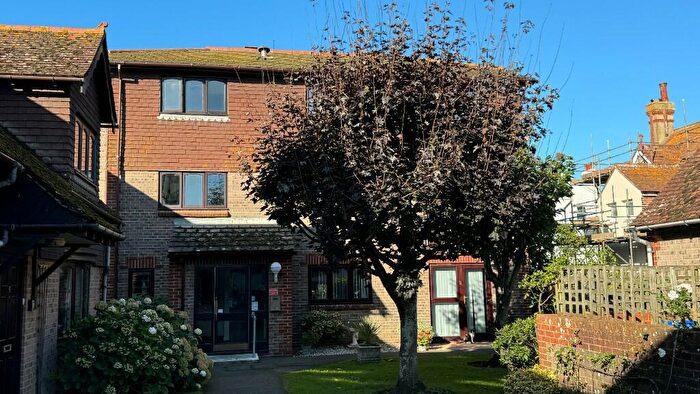 2 Bedroom Flat To Rent In Croft Lane, Seaford, East Sussex, BN25