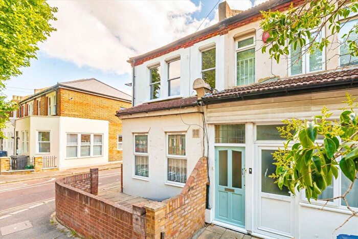 1 Bedroom Flat For Sale In Grosvenor Road, Hanwell, W7