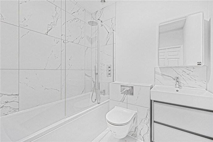 3 Bedroom Flat To Rent In Holland Park Road, Holland Park, London, W14