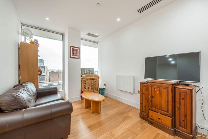 Studio To Rent In Trinity Square, Hounslow, TW3