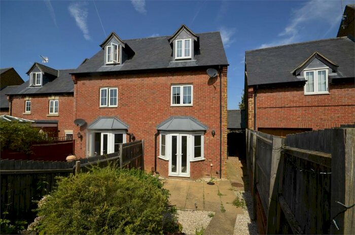 3 Bedroom End Of Terrace House To Rent In Ivy Lane, Finedon, Northamptonshire, NN9