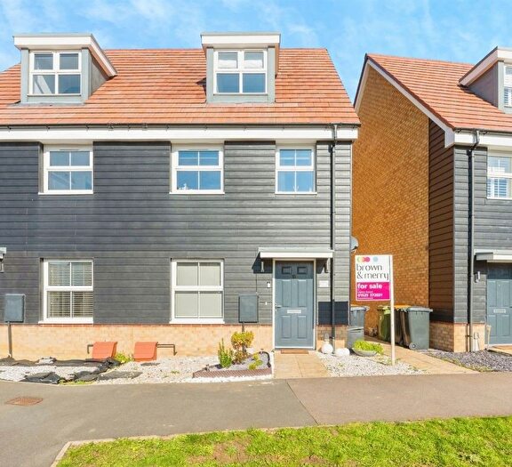 3 Bedroom Semi-Detached House For Sale In Rutherford Crescent, Leighton Buzzard, LU7