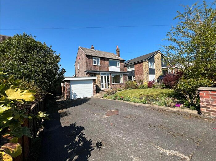 3 Bedroom Detached House For Sale In Heaton Moor Road, Huddersfield, HD5