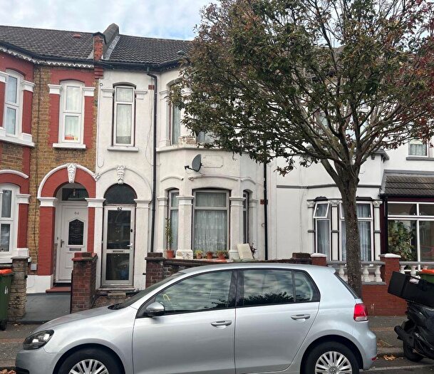 3 Bedroom Flat For Sale In & A Seventh Avenue, London, E12