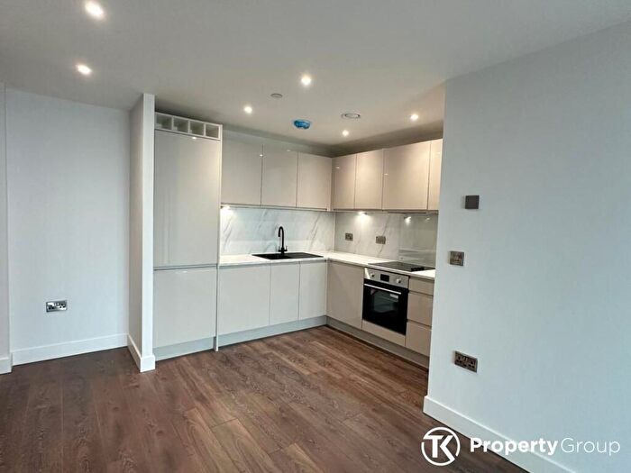 2 Bedroom Flat For Sale In Triskelion Way, Liverpool, L3