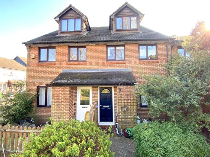 2 Bedroom Maisonette To Rent In Vellum Drive, Carshalton, SM5
