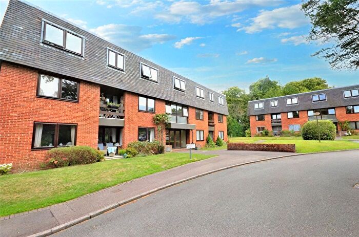 3 Bedroom Flat For Sale In Great Austins, Farnham, Surrey, GU9