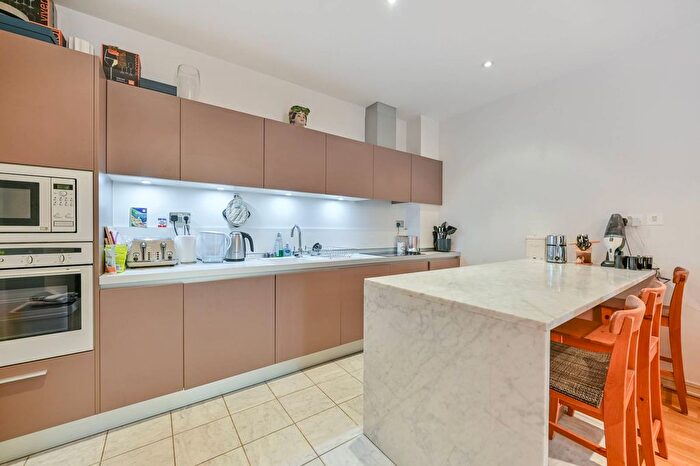 2 Bedroom Flat To Rent In Melliss Avenue, Kew, Richmond, TW9