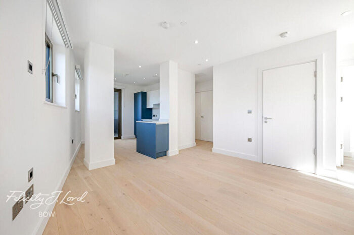 2 Bedroom Flat To Rent In Trego Road, London, E9