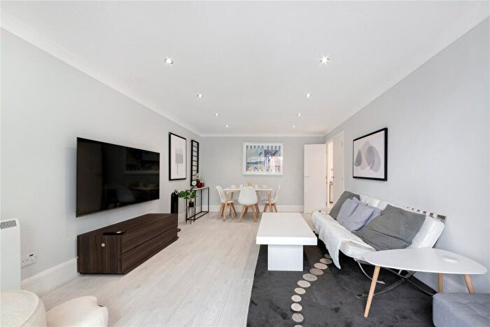 2 Bedroom Apartment To Rent In Lawn House Close, London, E14