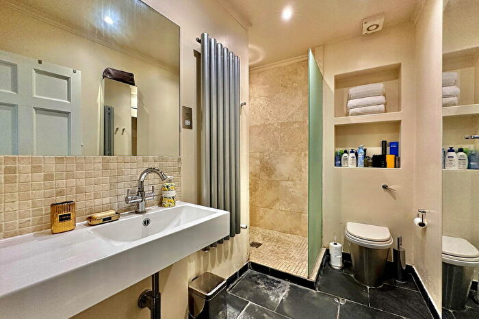2 Bedroom Flat For Sale In Great Pulteney Street, Bath, BA2