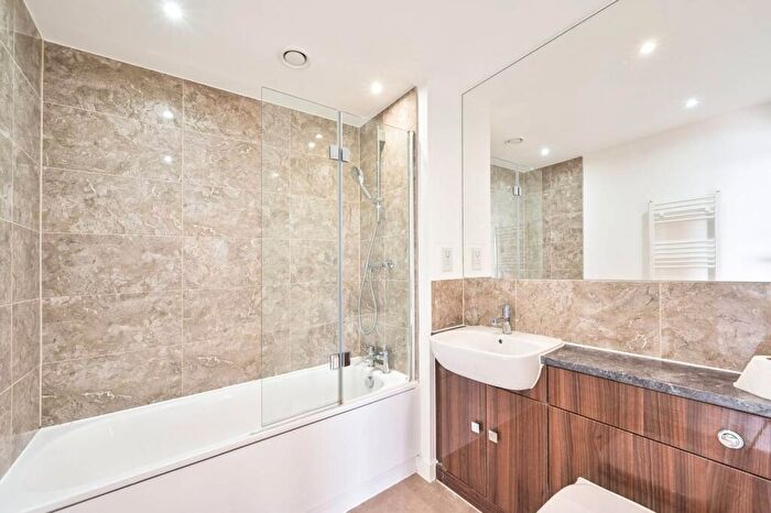 2 Bedroom Flat To Rent In Moorhen Drive, Hendon, London, NW9