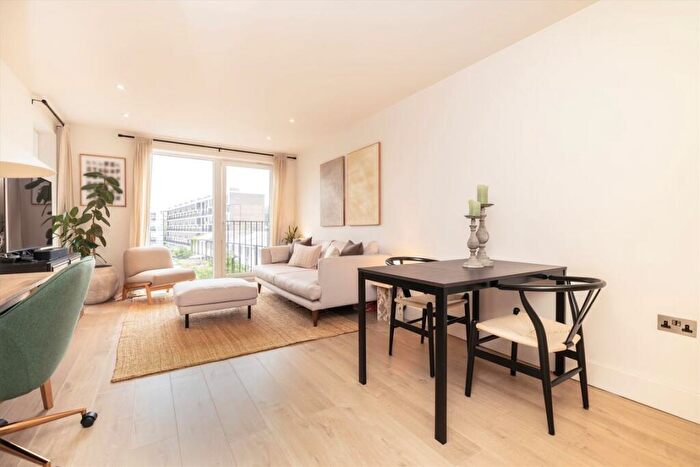 1 Bedroom Flat For Sale In De Beauvoir Crescent, Islington, N1