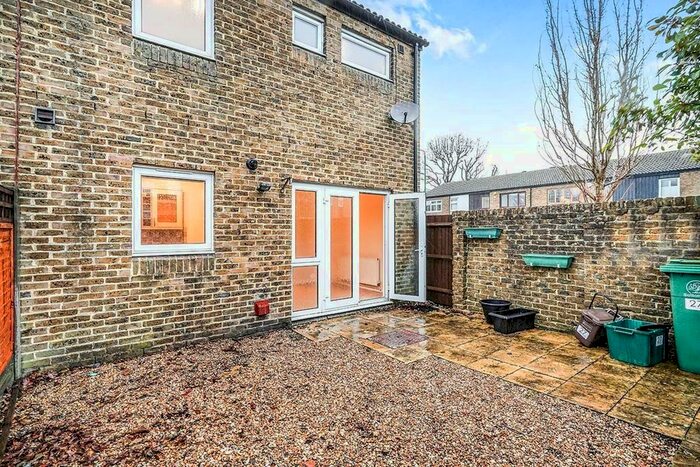 2 Bedroom Terraced House To Rent In Cotswold Road, Sutton, Surrey, SM2