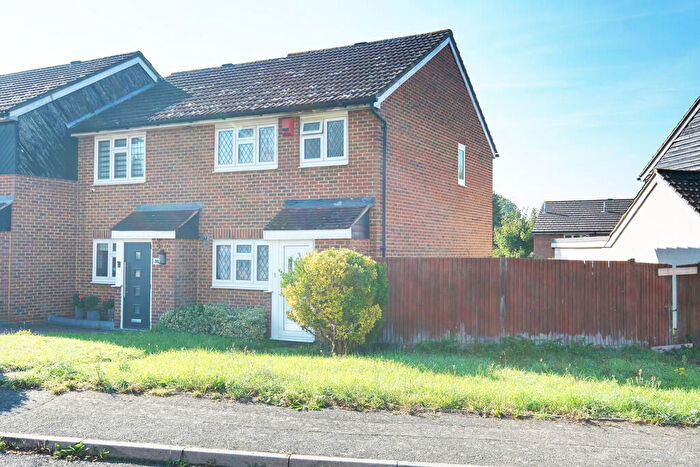 2 Bedroom End Of Terrace House For Sale In Doveney Close, Orpington, BR5