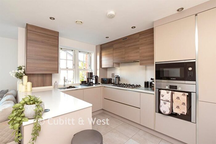 1 Bedroom Apartment For Sale In Croydon Road, Reigate, Surrey, RH2