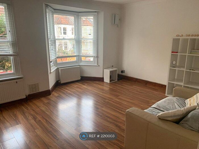 2 Bedroom Flat To Rent In Colworth Raod, London, E11