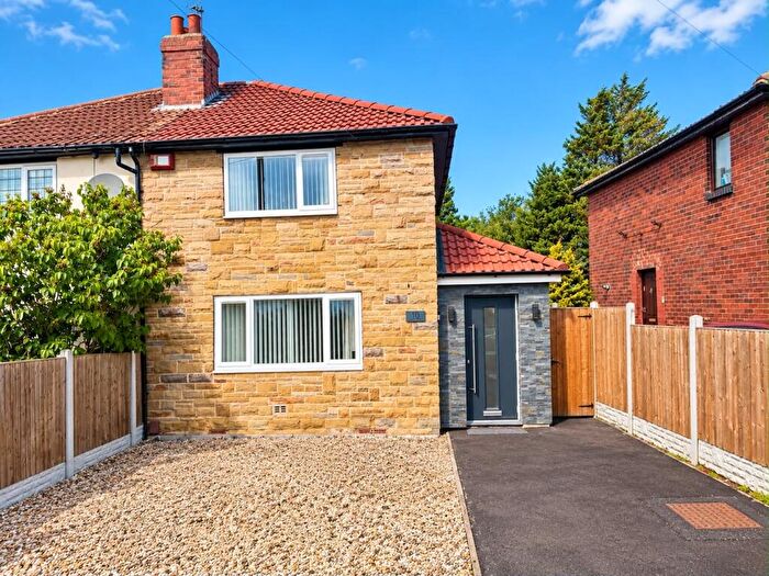 3 Bedroom Semi-Detached House For Sale In Ring Road, Beeston, Leeds, LS11