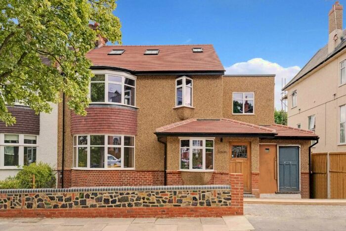 2 Bedroom Flat To Rent In Muswell Avenue, London, N10