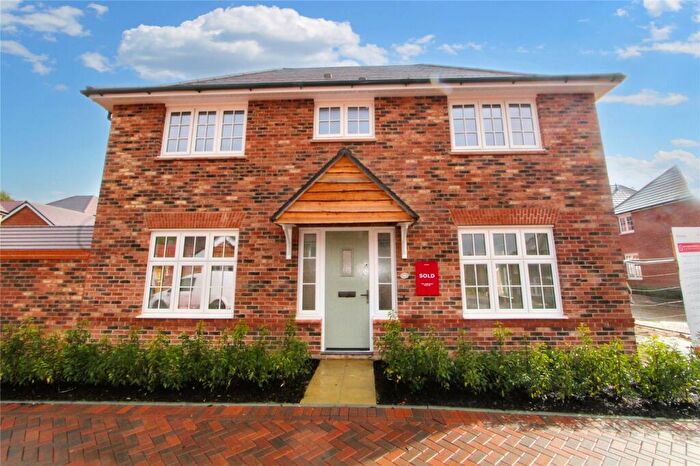 3 Bedroom Detached House To Rent In Goldfinch Avenue, Liphook, Hampshire, GU30