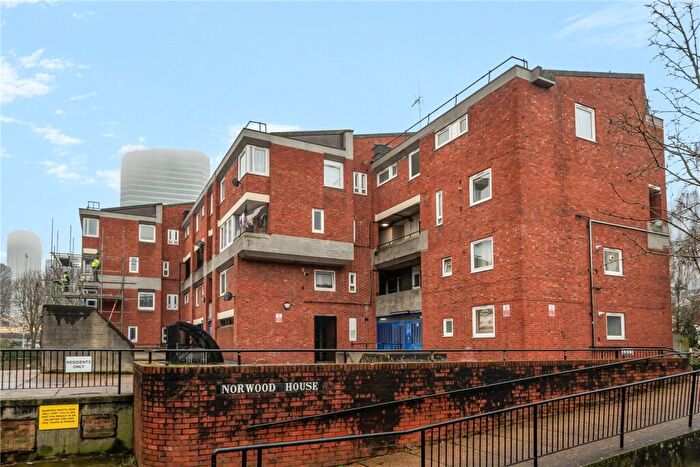 3 Bedroom Apartment To Rent In Poplar High Street, London, E14