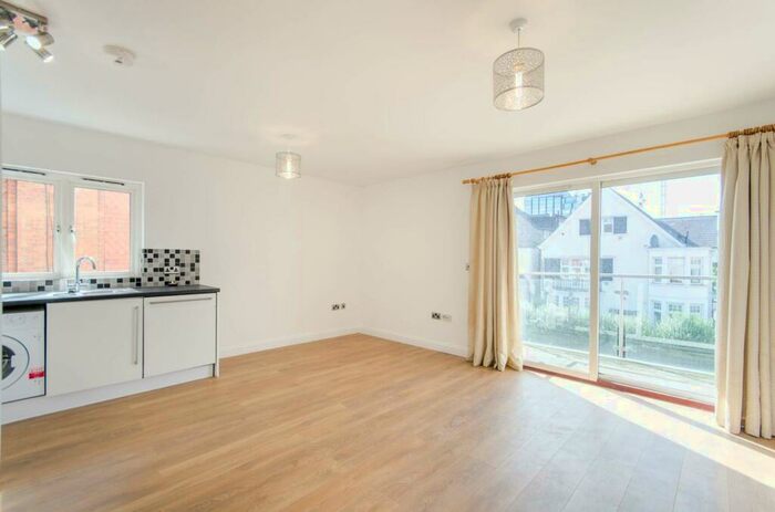 2 Bedroom Flat To Rent In Chatsworth Road, East Croydon, Croydon, CR0