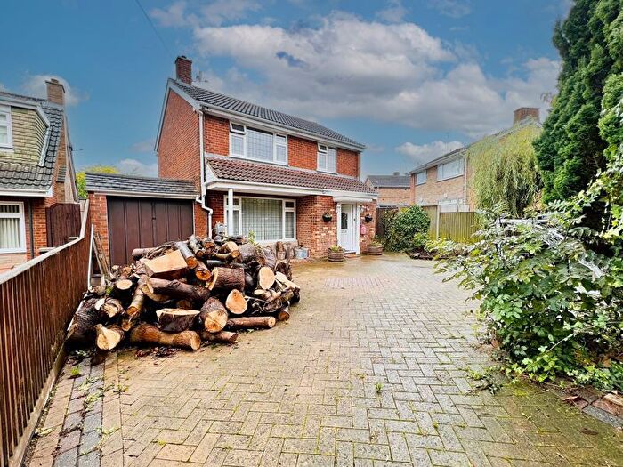 4 Bedroom Detached House To Rent In Wheatfield Road, Luton, LU4