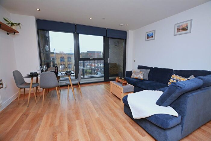 1 Bedroom Flat For Sale In Prince Georges Road, Colliers Wood, SW19