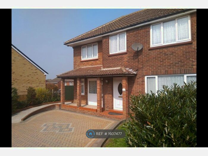 5 Bedroom End Of Terrace House To Rent In Woodward Close, Grays, RM17