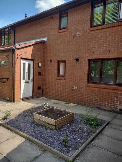 2 Bedroom Flat To Rent In Rosewood Walk, Brooklands, M23