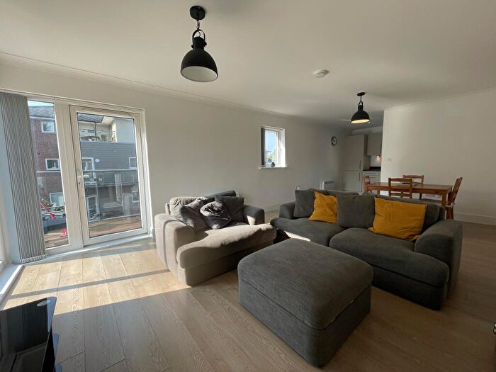 2 Bedroom Apartment To Rent In Andrews Close, Warwick, CV34