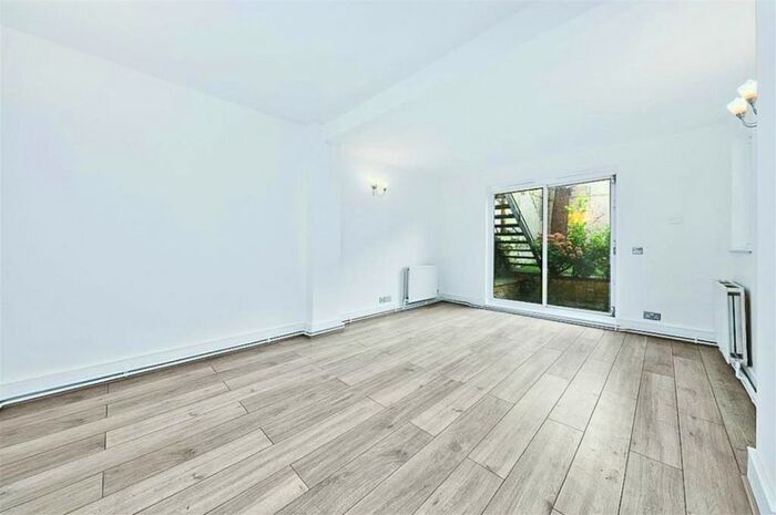 3 Bedroom Flat To Rent In Colville Road, London, W11