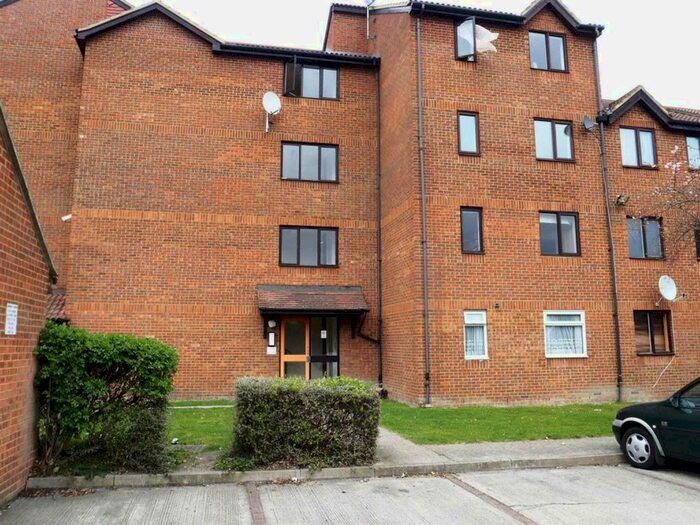 2 Bedroom Flat To Rent In Porter Close, West Thurrock, Grays, RM20