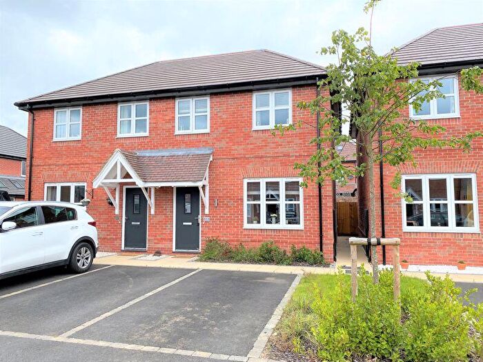 3 Bedroom Semi-Detached House For Sale In Frearson Road, Hugglescote, LE67