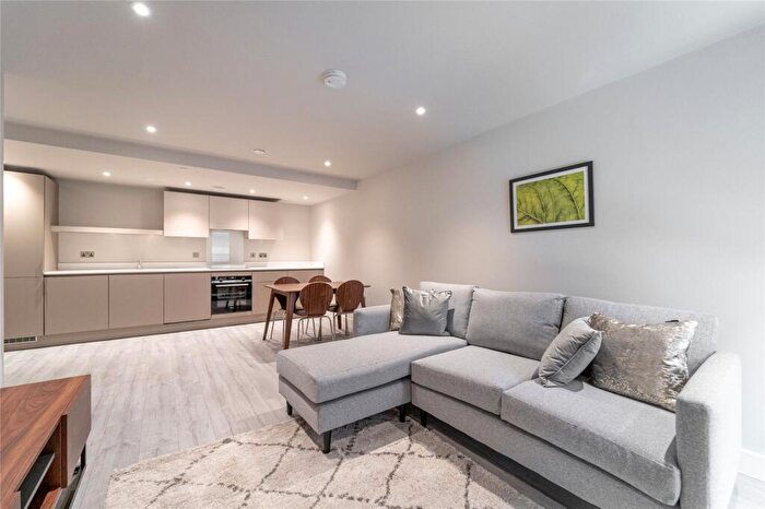 2 Bedroom Apartment To Rent In St Martins Place, Broad Street, Birmingham, West Midlands, B15